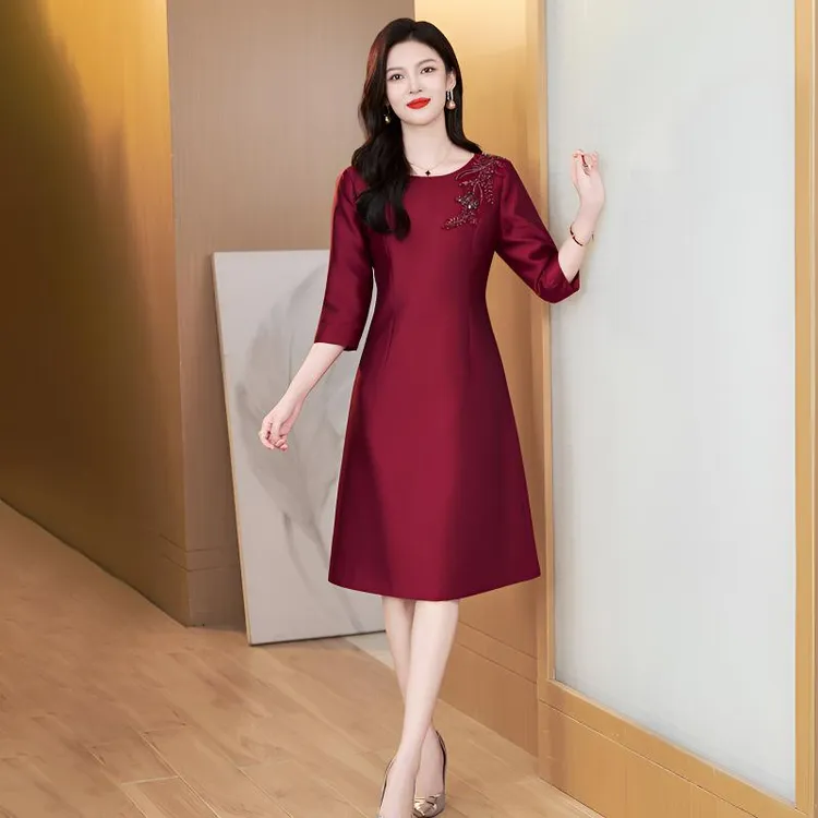 酒红色喜婆婆婚宴装连衣裙女2025秋冬新款高端名媛收腰显瘦A字裙