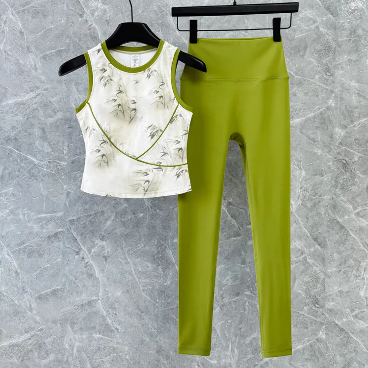 高端瑜伽服套装2025女无袖高腰普拉提显瘦休闲印花速干运动健身服