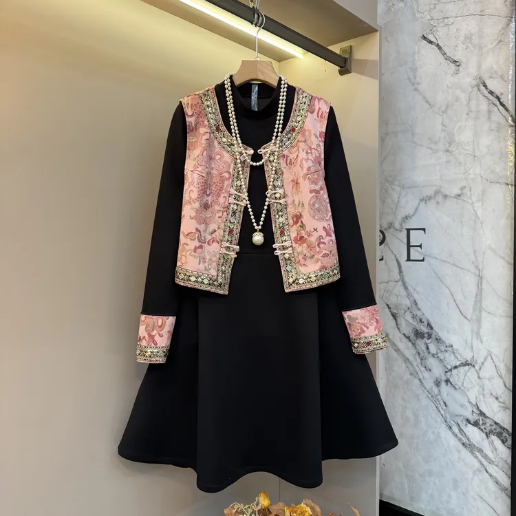 2026大码气质时尚轻奢新中式洋气复古显瘦马甲+连衣裙套装8088