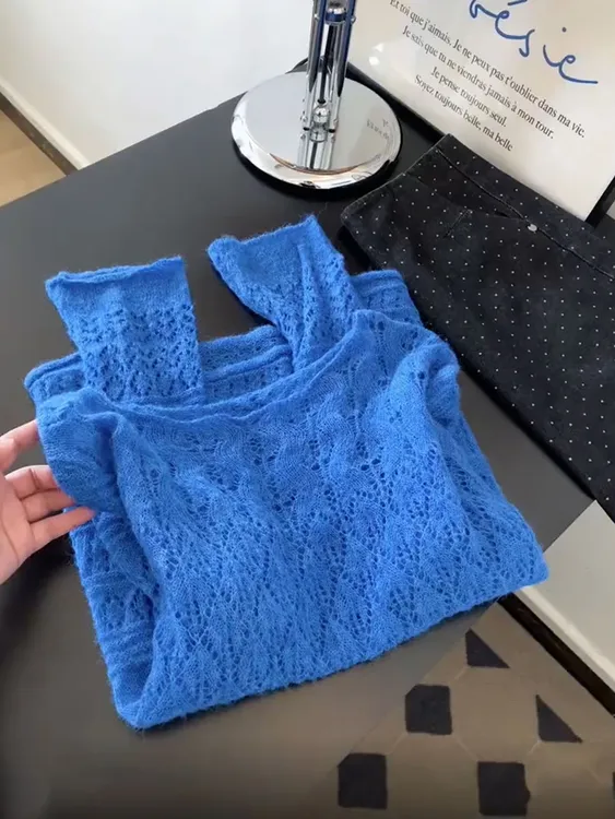 洋气显白克莱因蓝圆领镂空针织衫女秋季新款时尚百搭慵懒软糯毛衣