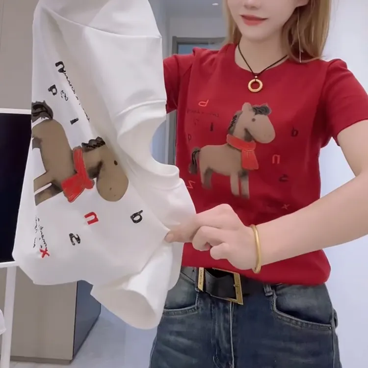 新款时尚印花T恤女个性圆领短袖上衣