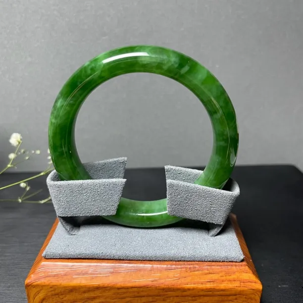 【碧玉猫眼手镯】天然和田玉俄料碧玉猫眼手镯色泽艳丽底子冰润52圈