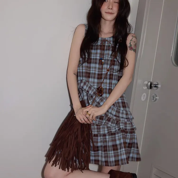 软糖～复古格子无袖连衣裙女夏气质宽松设计感格纹短款背心连身裙
