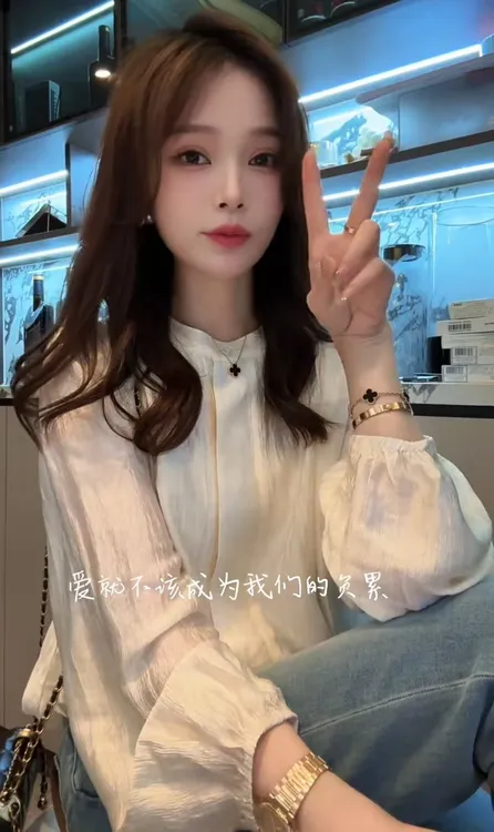 香槟晚宴衬衫女2025新款爆款洋气春季优雅风外穿长袖衬衣