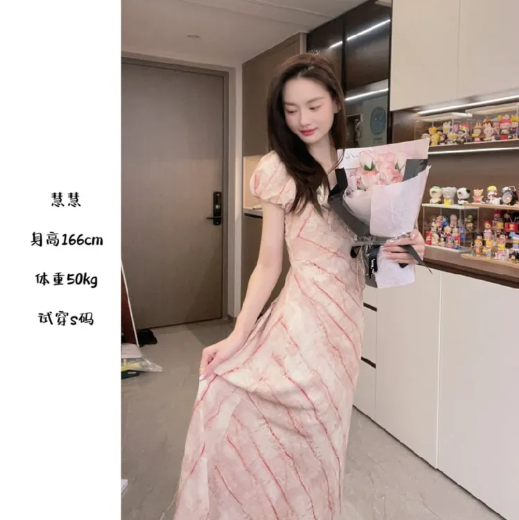 法式温柔风条纹连衣裙2025夏季新款高腰泡泡袖甜美斜裁工艺收腰裙