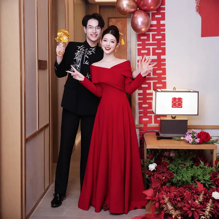 秋冬礼服敬酒服新娘订婚一字肩长袖晨袍新款新中式婚礼长款显瘦