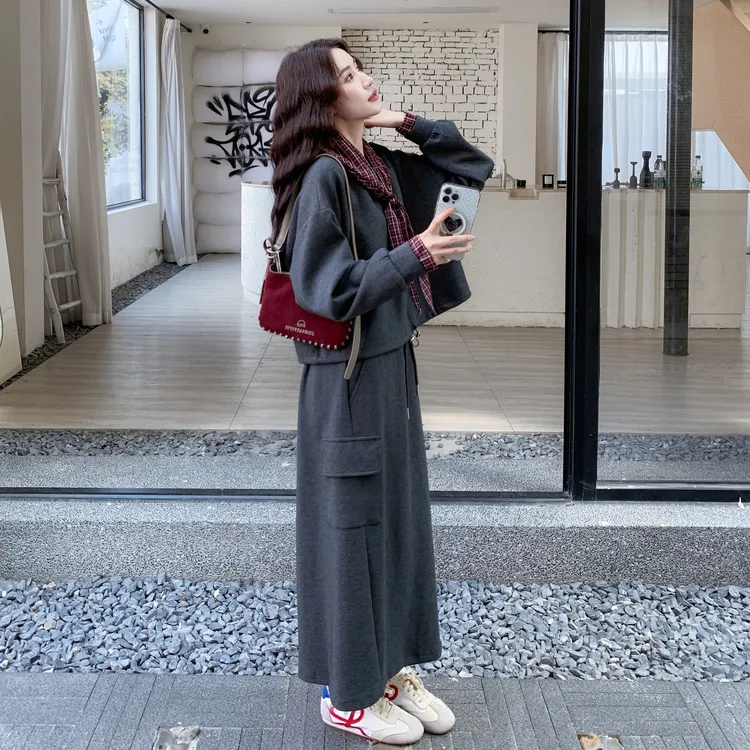 学院风减龄套装裙早秋深灰色休闲慵懒格子拼接卫衣半身裙两件套