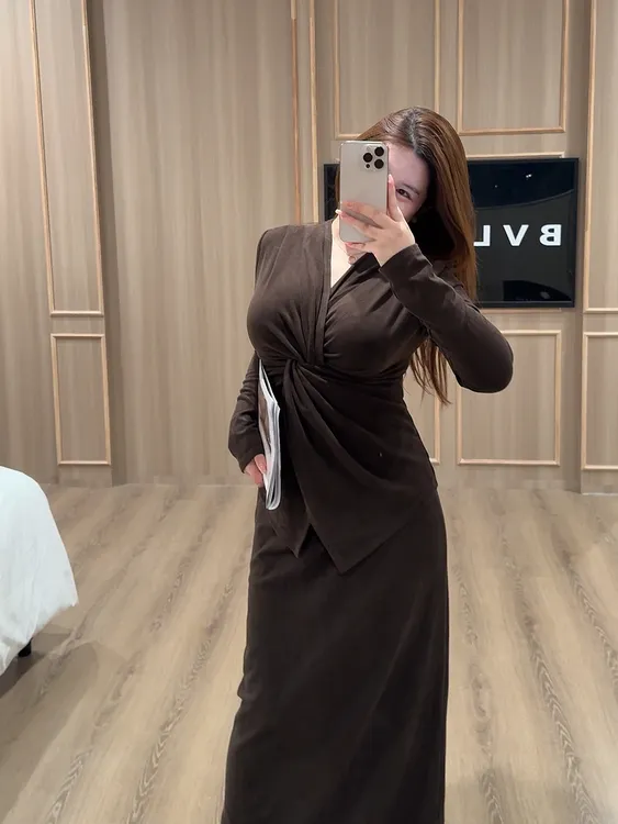 【一茹】微胖mm法式小众扭结v领长袖T恤+高腰A字裙双面绒时尚套装