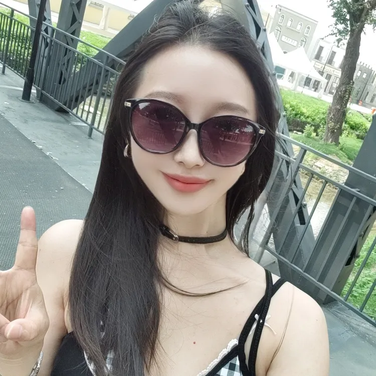 韩国简约大框黑框紫色墨镜女旅游拍照时髦防紫外线显脸小太阳眼镜