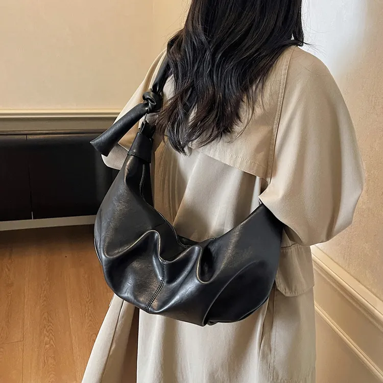 韩系复古软皮褶皱饺子包慵懒风休闲百搭通勤单肩斜挎包可颂牛角包