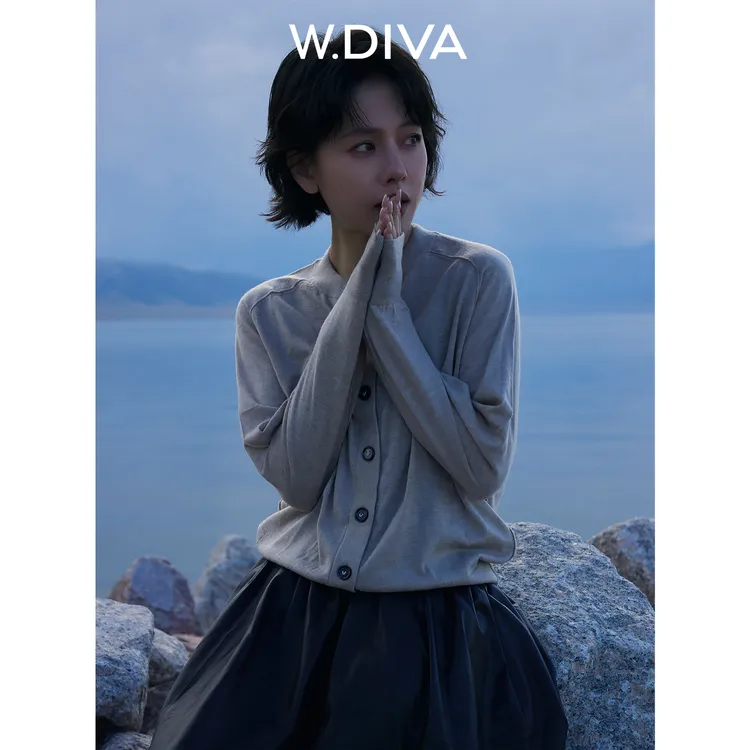 W.Diva【稞织】羊绒混纺插肩袖圆领开衫休闲慵懒风53Z202693