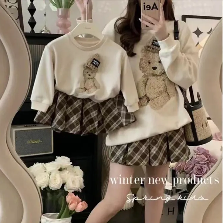 秋装亲子卫衣套装母女长袖连帽小熊圆领套头休闲上衣格子百褶短裙