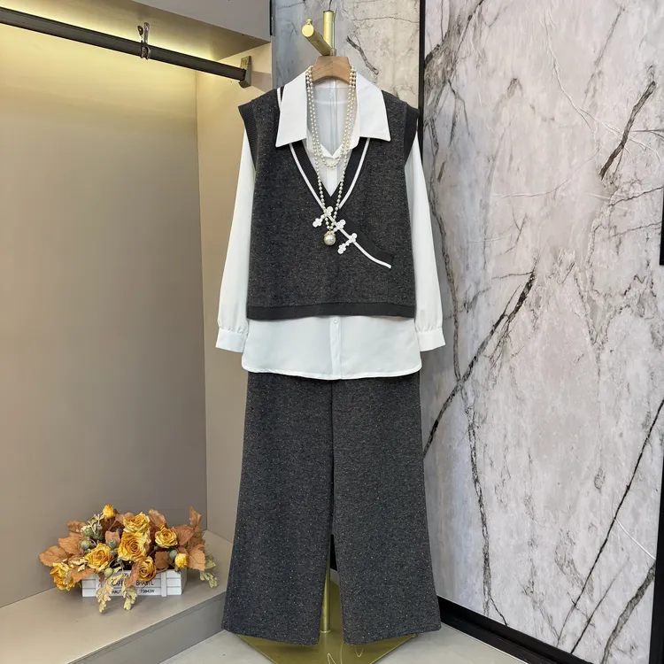 2025气质新中式撒星轻奢大码洋气胖mm衬衫+盘扣马甲+裤子套装6177