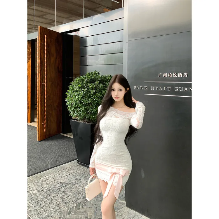 高级设计感纯欲风气质蕾丝长袖连衣裙女时尚百搭收腰显瘦包臀裙子