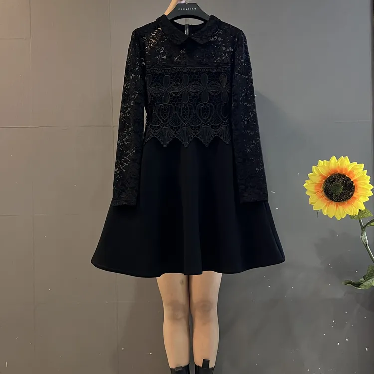新款时尚高级感小翻领蕾丝镂空拼接收腰显瘦洋气小黑裙