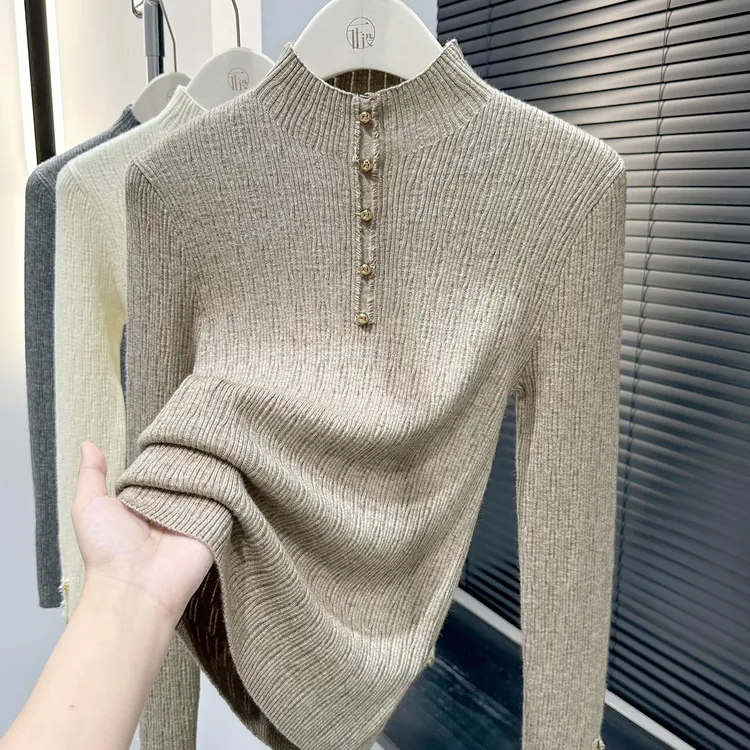 卡其色半高领正肩针织打底衫女秋冬新款休闲风修身长袖套头薄上衣
