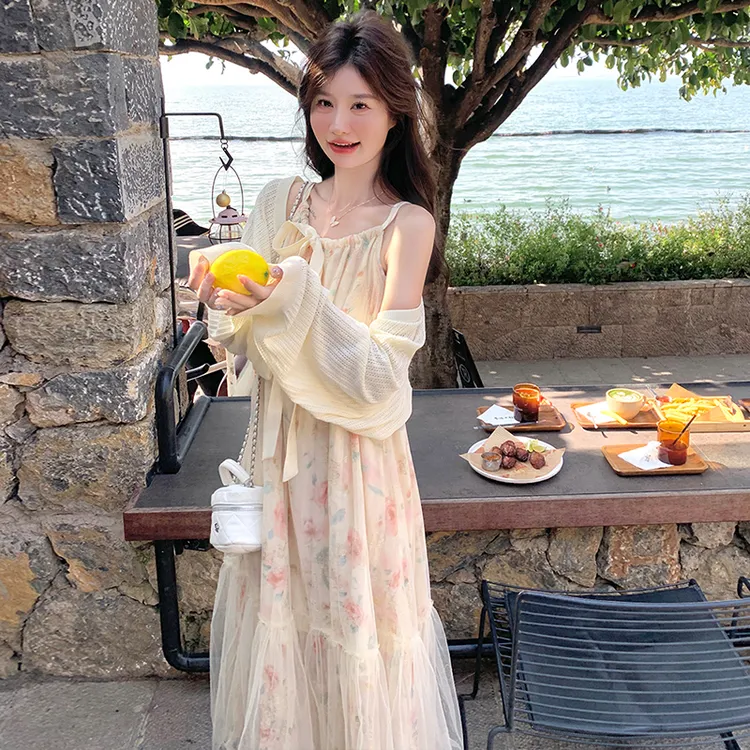 小众设计2025夏季新款减龄针织开衫多巴胺碎花网纱吊带连衣裙女