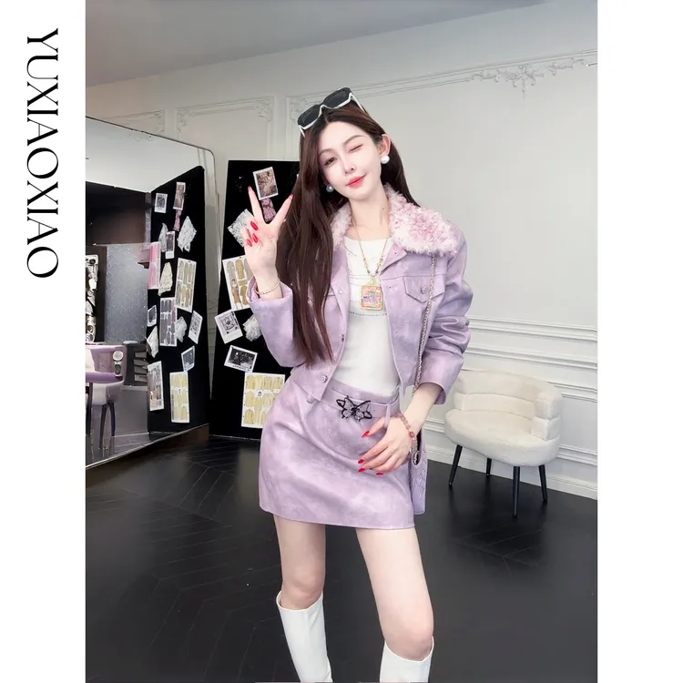 余潇潇【温柔铠甲】双色油蜡皮90绒翻领短款羽绒皮衣&短半裙