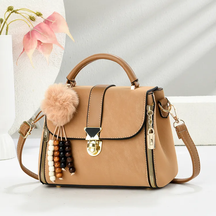 今年流行女包时尚简约通勤单肩小方包女斜挎手提包锁扣防盗复古包