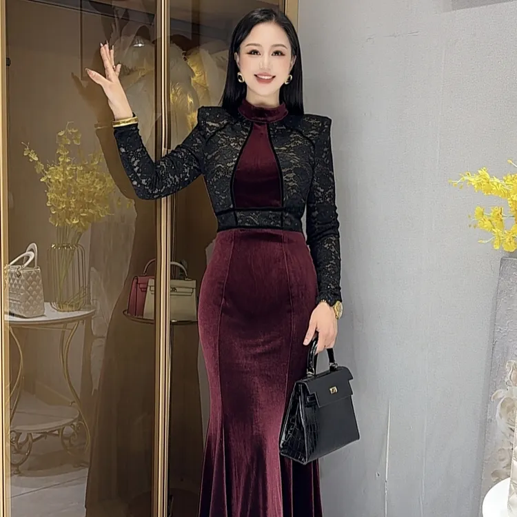 2025施施早秋款轻奢气质时尚显瘦丝绒半高领连衣裙99281