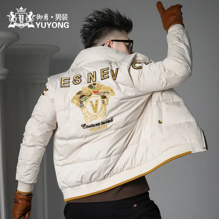 欧洲站高级感刺绣立领羽绒服男士2025冬季新款保暖防寒服90绒外套