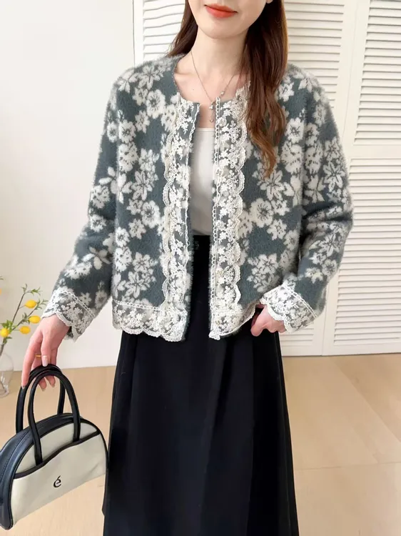 2523-法式复古提花蕾丝拼接仿水貂绒针织开衫女秋冬高级感外套