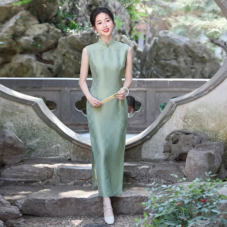 绿色无袖旗袍女长款2025新款提花修身改良日常可穿高考送考年轻款