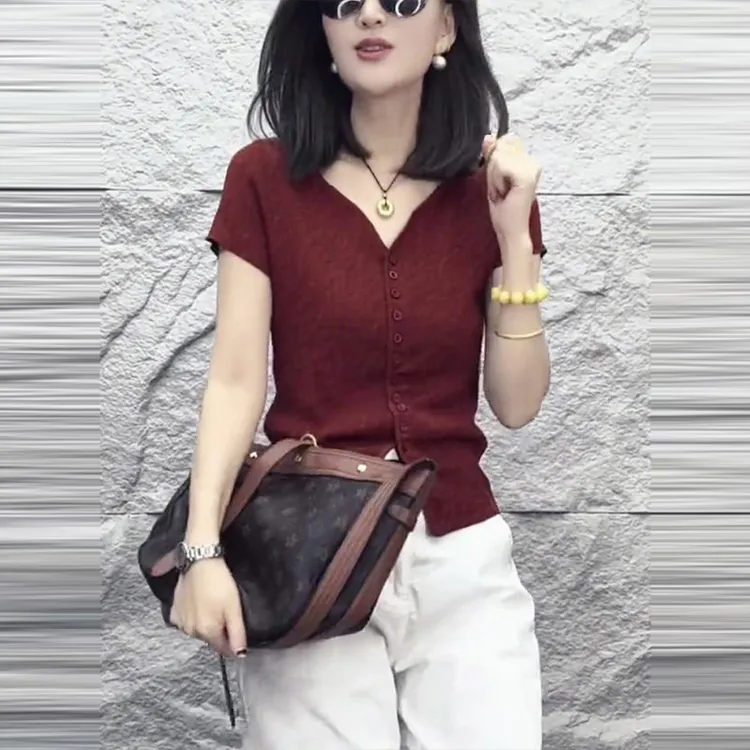 洋气减龄红色时尚V领针织衫女2025夏季修身显瘦小衫休闲开衫上衣