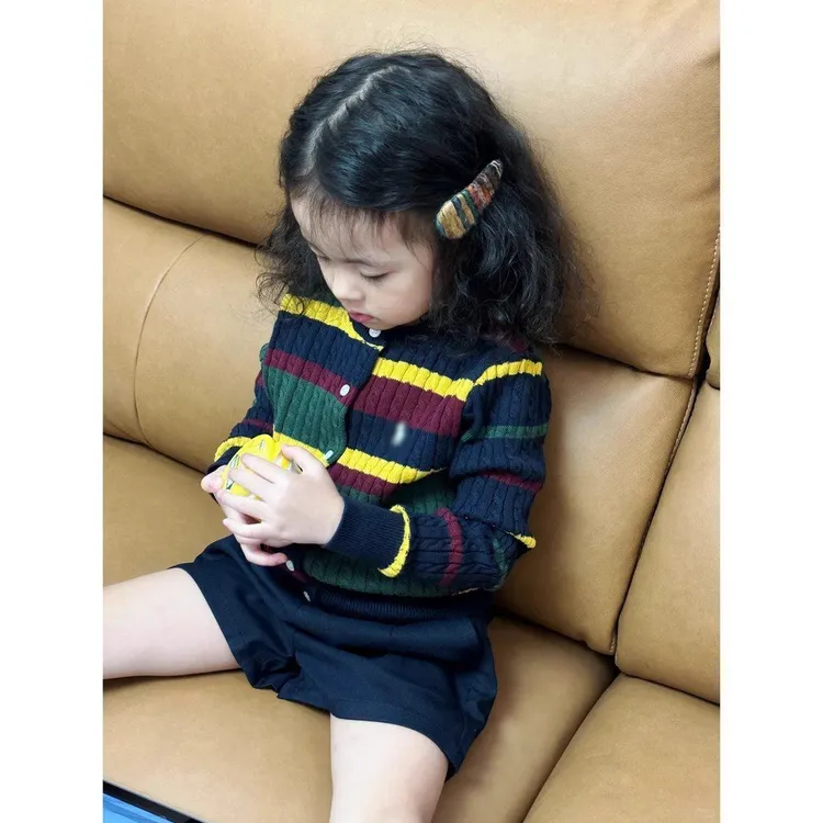 韩国童装2025秋季新款女童撞色刺绣条纹毛衣开衫宝宝休闲短裤套装