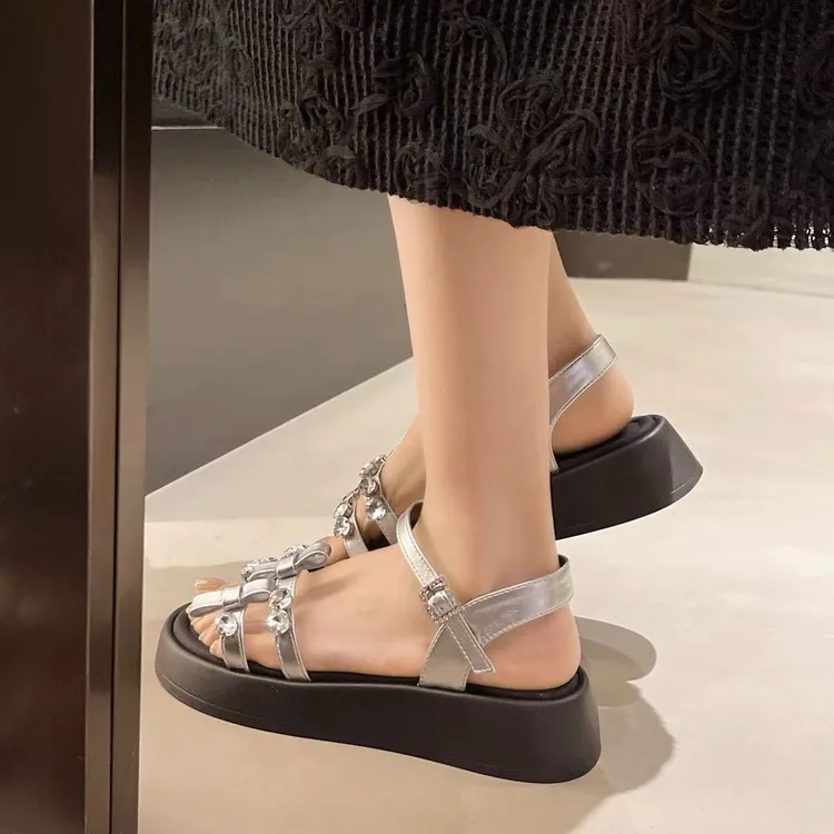 包头凉鞋方头水钻中跟一字带凉鞋百搭复古高质感穿搭399-1