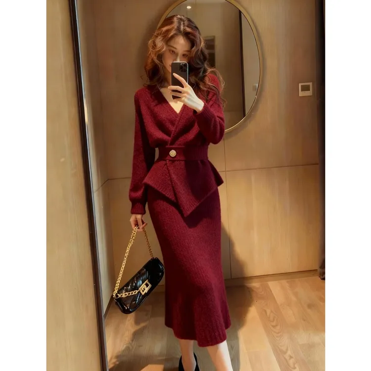 韩系一整套冬季穿搭红色收腰V领毛衣重要场合漂亮超好看裙套装女