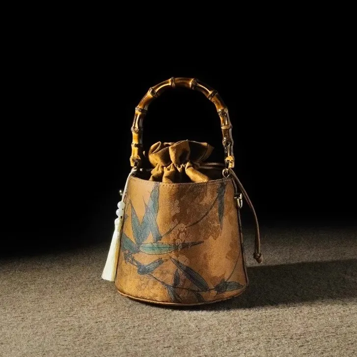 2025新款复古国风流苏配旗袍手提单肩斜挎女包新中式竹节水桶包