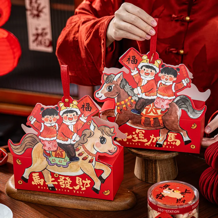新年2026马年手提包装盒雪花酥礼盒曲奇饼干糖果袋太妃糖蛋黄盒子