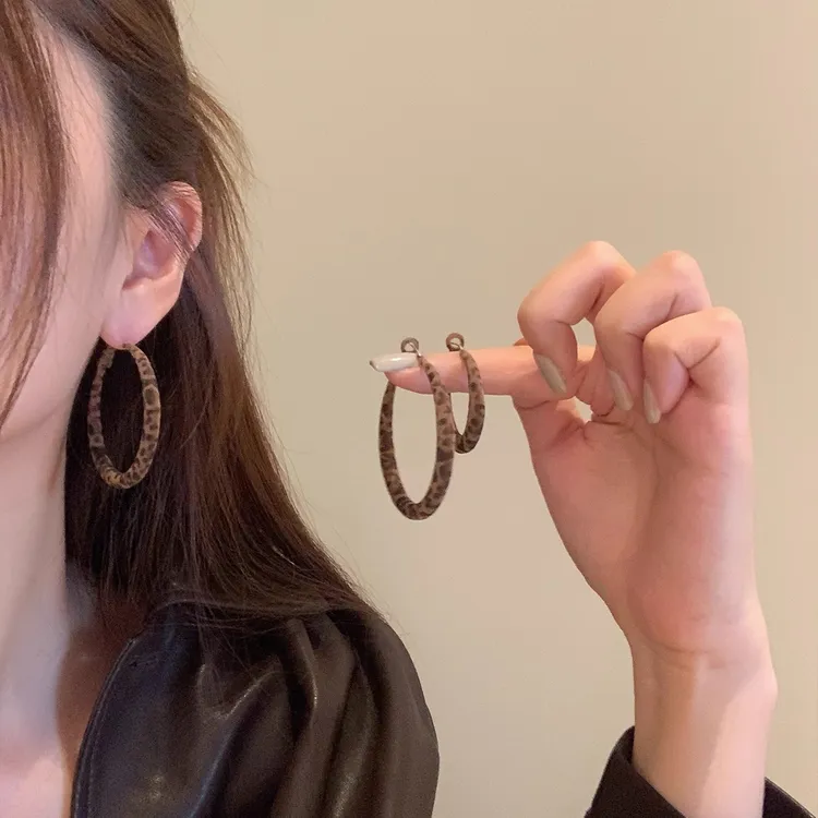 合金耳饰 豹纹丝绒圈圈耳环女高级感气质耳圈耳钉个性辣妹素圈