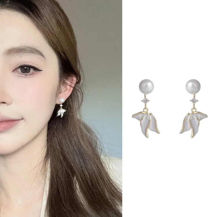 oushipei/欧诗佩 铜合金仿珍珠耳饰 轻奢优雅滴釉鱼尾珍珠耳环女