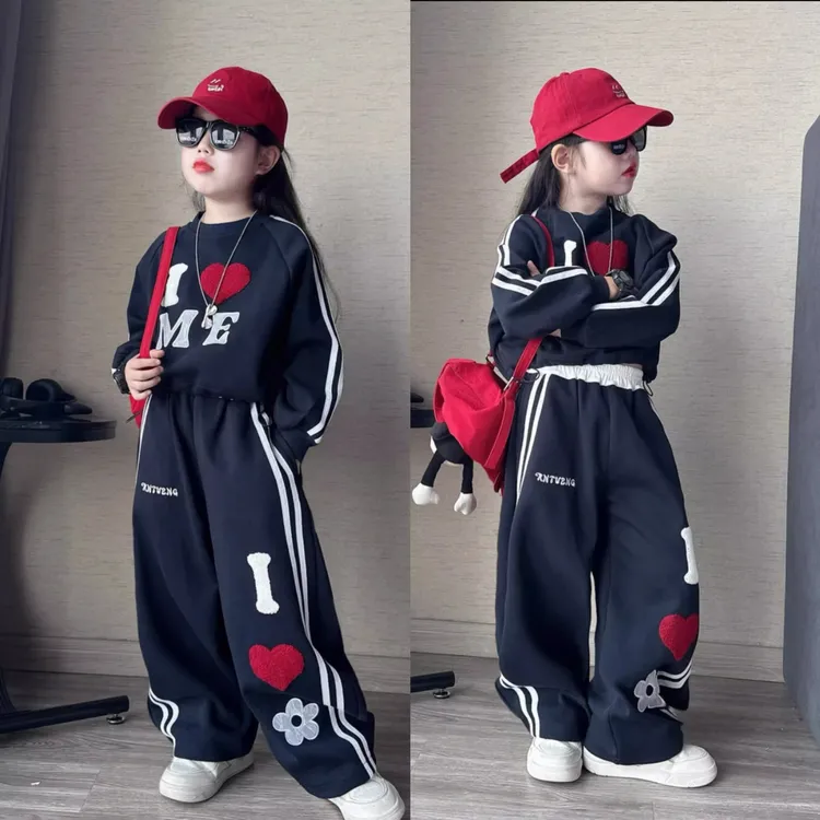 女童春秋款运动套装2025新款中大童休闲时髦爱心卫衣阔腿裤两件套