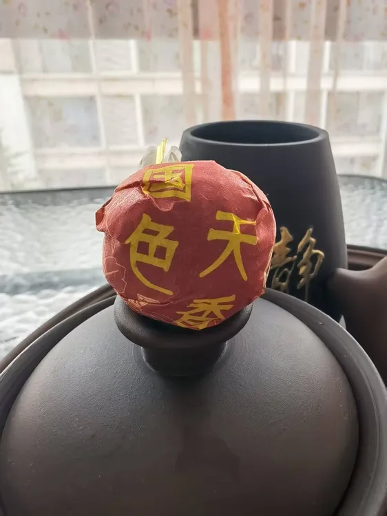 普洱茶云南国色天香红茶龙珠紧压茶