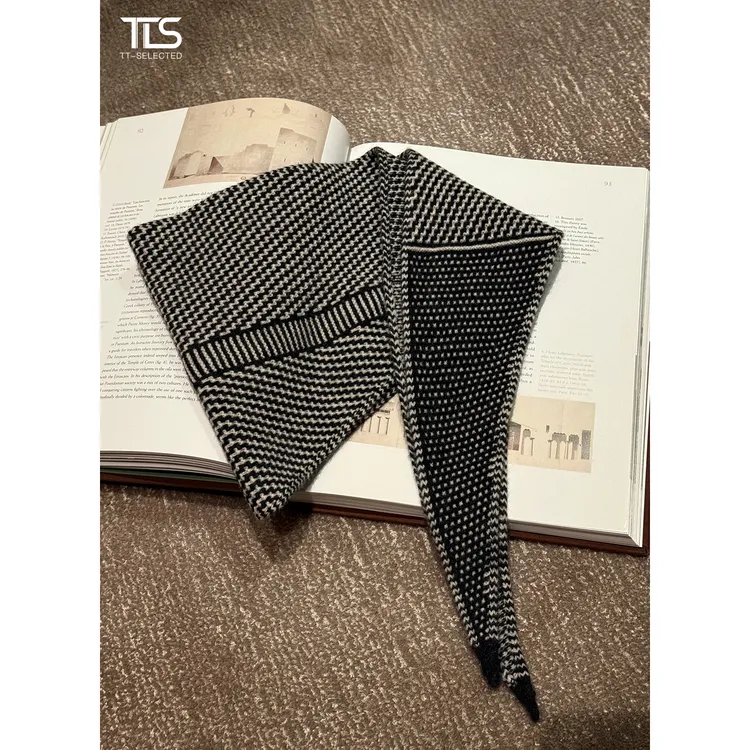TT【三角巾】超细美丽诺100%羊毛黑色格子编织三角巾围巾TT-P5026