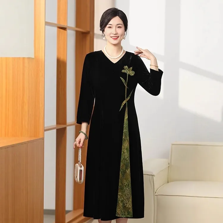 妈妈装2025秋季新款端庄大气新中式中老年女金丝绒连衣裙S