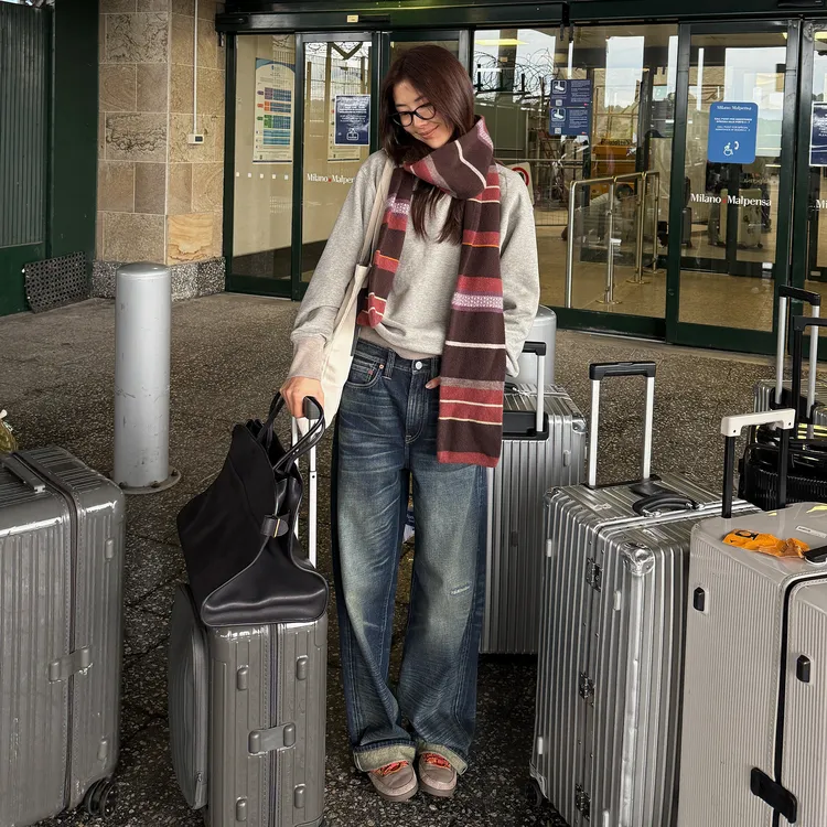 ROMI STUDIO“机场牛仔“重洗水做旧质感直筒破洞牛仔裤 RWCAX85984