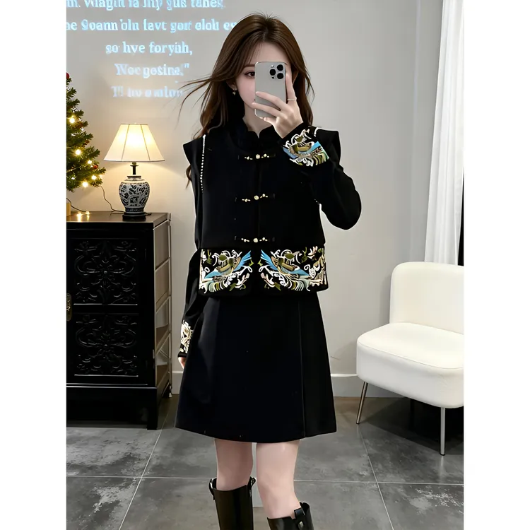 新中式国风复古两件套装裙2025秋冬季新款刺绣盘扣马甲旗袍连衣裙