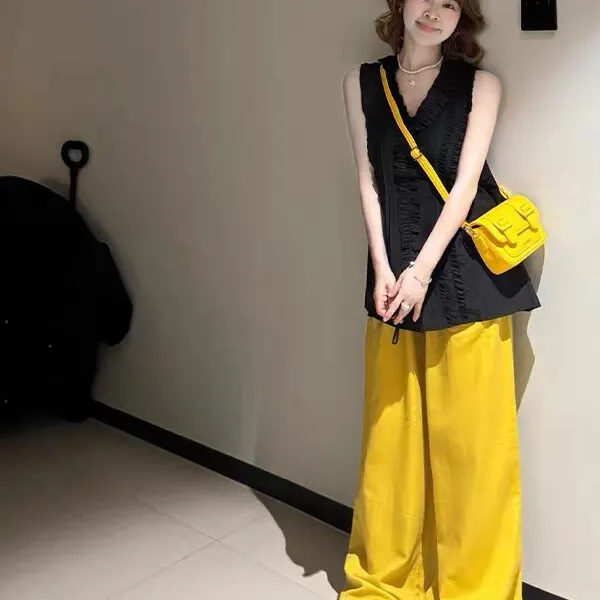 法式V领黑色木耳边无袖吊带背心女夏季新款超好看宽松遮肉两件套