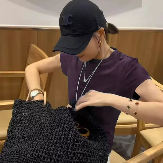 今年流行的高级感正肩深紫色t恤女夏季多巴胺短袖独特超好看上衣