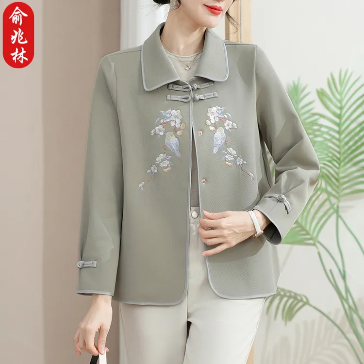 俞兆林中老年妈妈春秋拼接连帽风衣2025新款休闲时尚气质印花外套