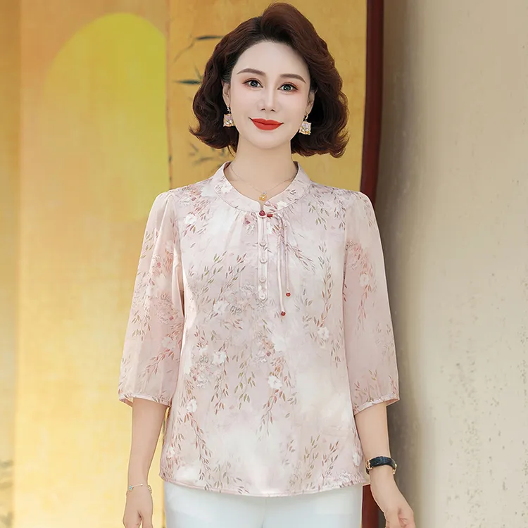 中老年人2025妈妈气质短款七分袖小衫新款夏季冰丝洋气薄时尚上衣