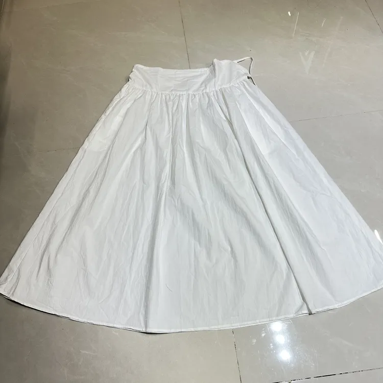极简私服三粒扣大裙摆半裙女新款垂感半身裙子气质