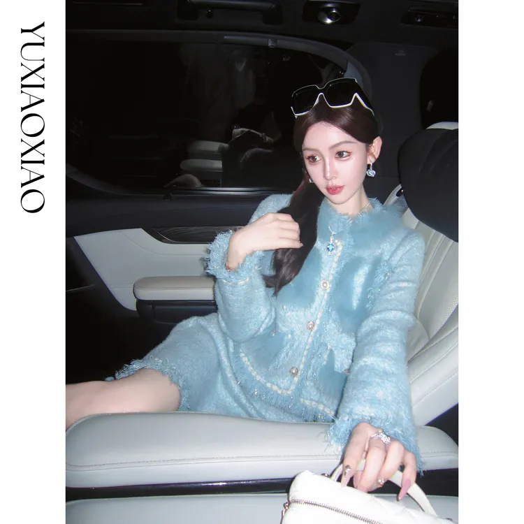 余潇潇【香阀世家】重工时髦提花毛衣拉毛流苏小香风拼狐狸毛套装