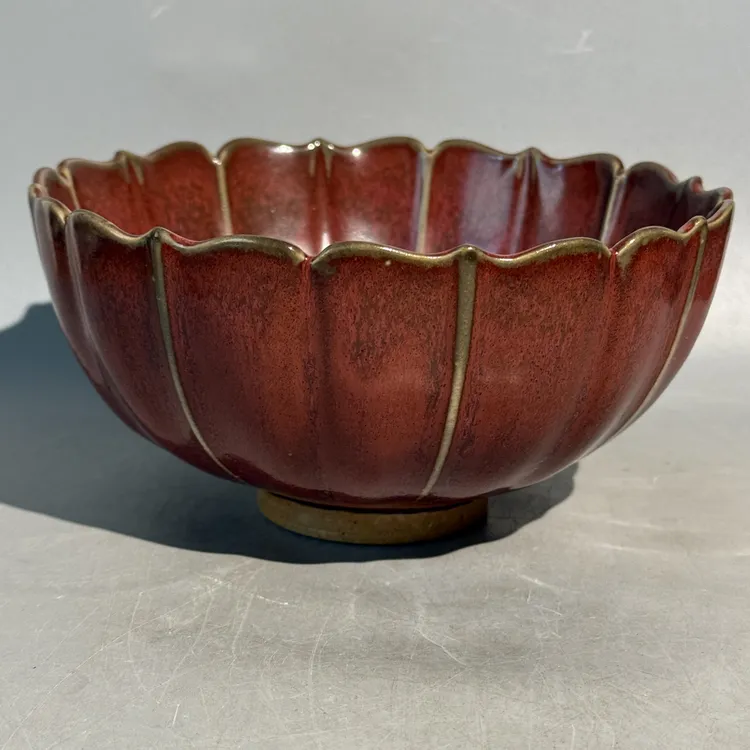 钧窑满红釉葵口碗，口直径18.5cm，高9.3cm，老钧瓷，旧藏，喜欢的来