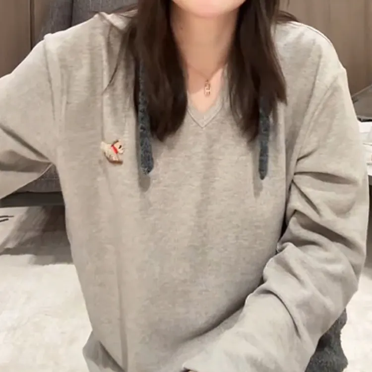 百搭简约设计感V领长袖T恤女冬季2025新款小众潮流休闲ins风上衣