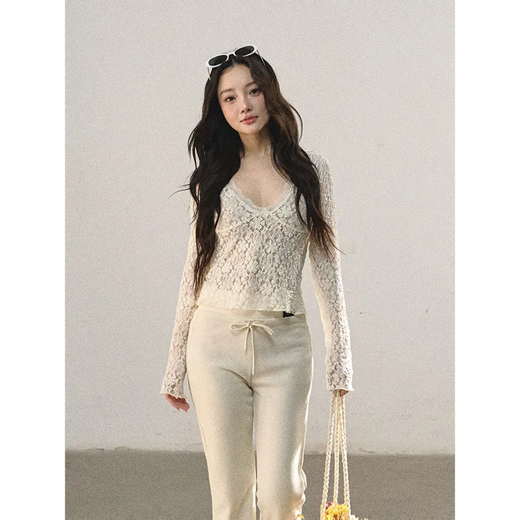 Lulusmiracle【蝶恋花】李小璐同款气质蕾丝花边装饰长袖米杏色打底